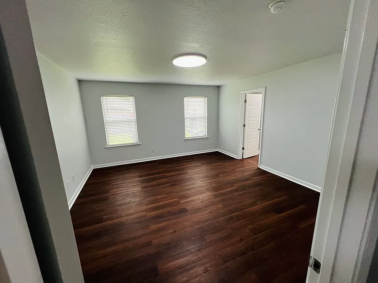 1307 Fairlawn Dr — Photo 6