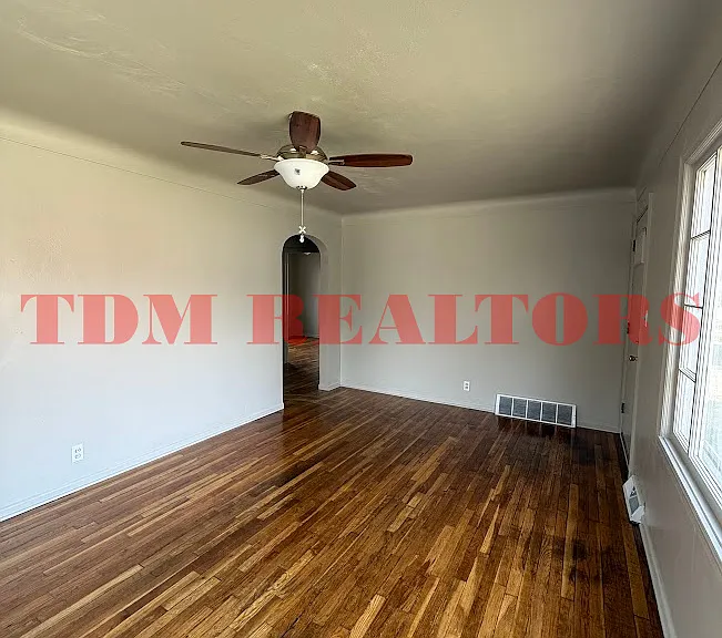 733 Vermilya Ave — Photo 3