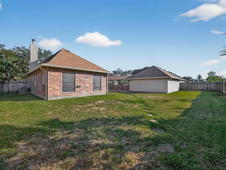 2834 Martina Dr — Photo 29