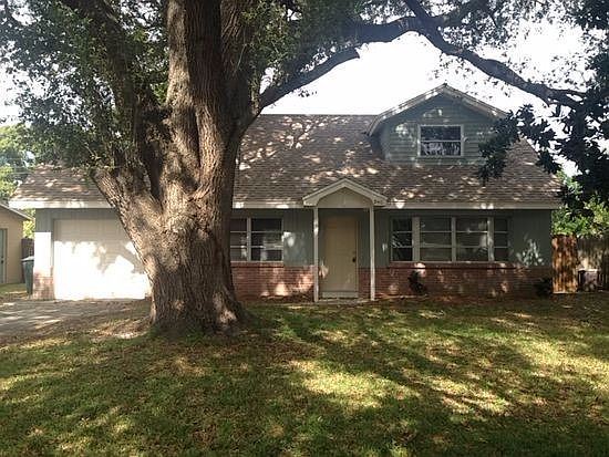 2nd image of 940 Lakeside Dr