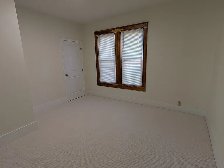 1618 Paris Rd — Photo 6