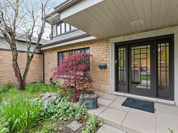 3rd image of 536 River Oaks Dr