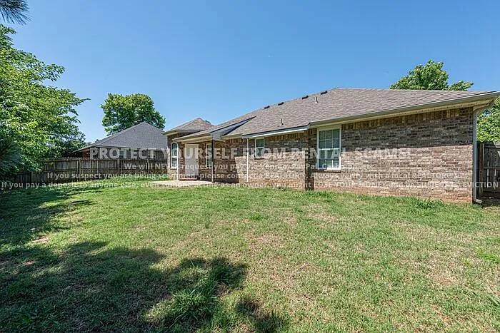 1674 N Hazeltine Dr — Photo 15
