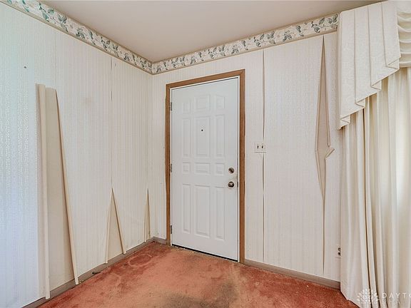 5th image of 524 Rosewood Ave