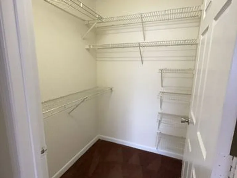 Creekwood Apartments — Photo 22