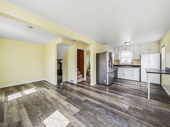3rd image of 15904 Claridon Troy Rd