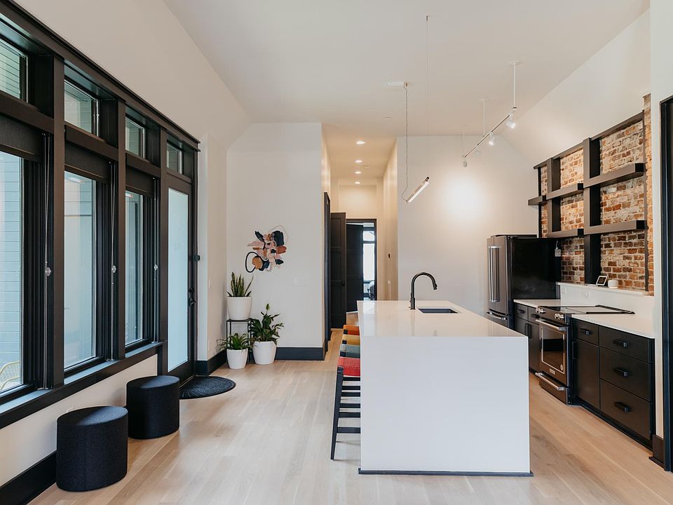 Ground floor, open kitchen to bedrooms.