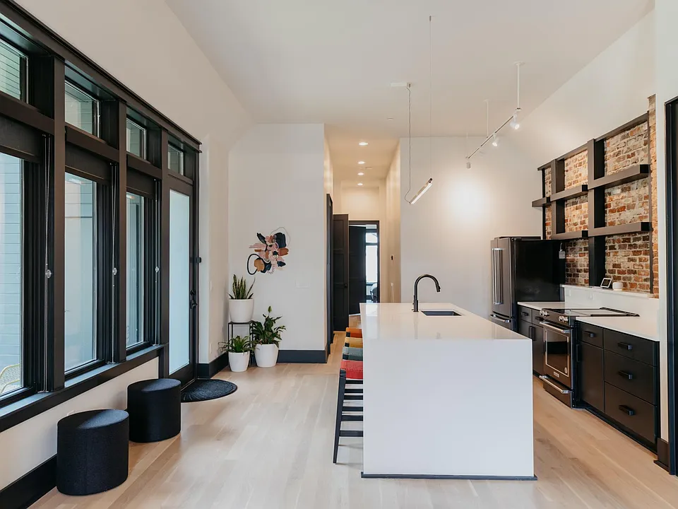 Ground floor, open kitchen to bedrooms.