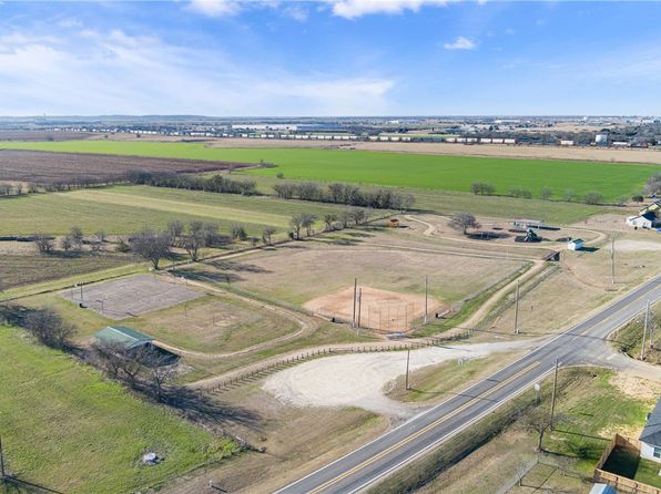 507 McKinley St, Mc Gregor, TX 76657