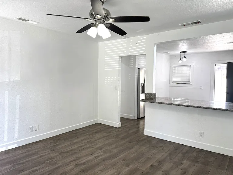 1532 N Calaveras St — Photo 10