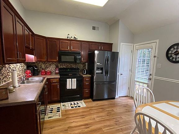 2nd image of 1652 Far Dr