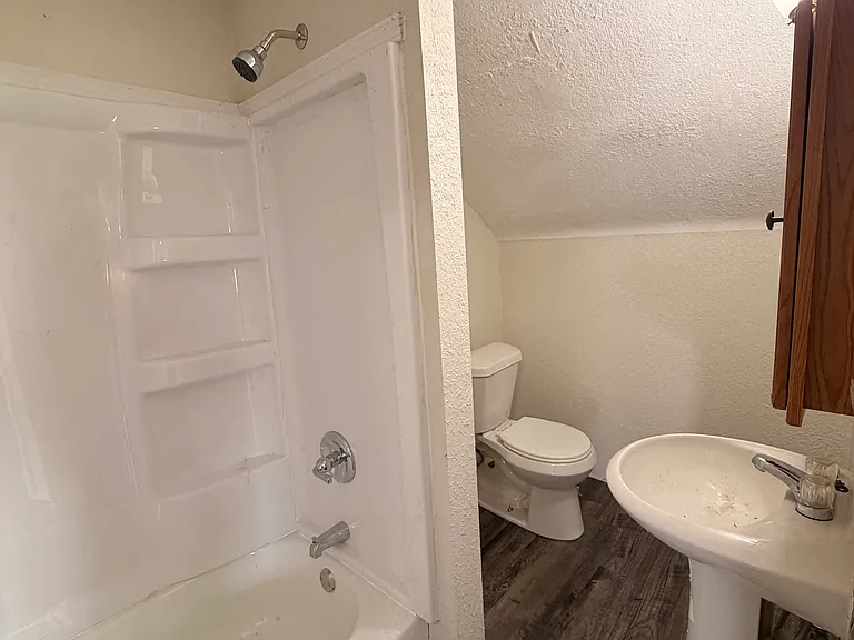 1455 Oak St — Photo 16