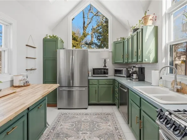 11 Heights Ave, Warwick, RI 02889