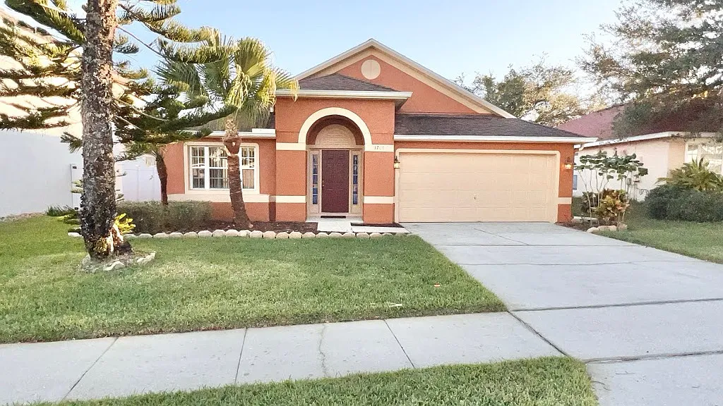 3 bed, 2042 sqft, $2,450 — Photo 1