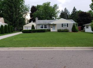 216 Woodhaven Dr, Lansing, MI 48917