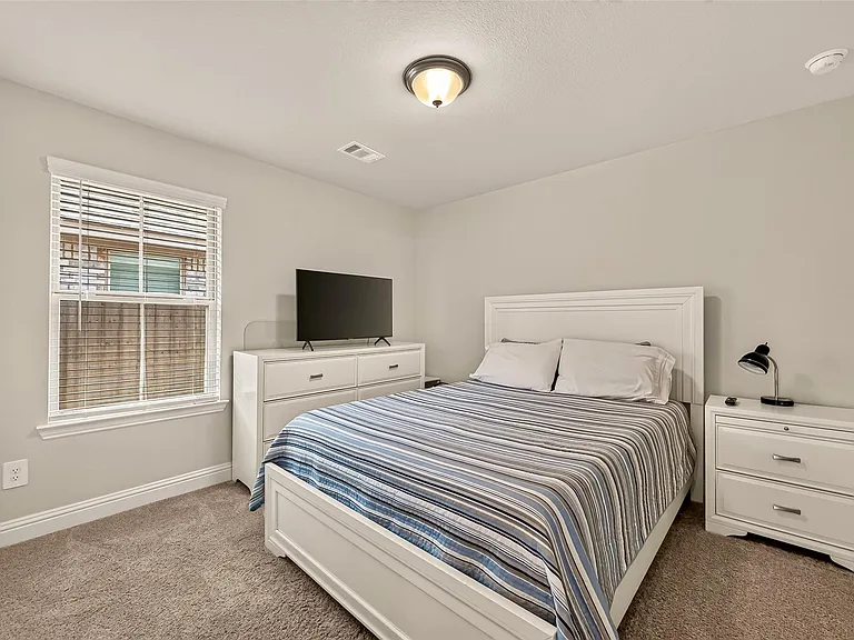 2605 Golden Palms Ln — Photo 12