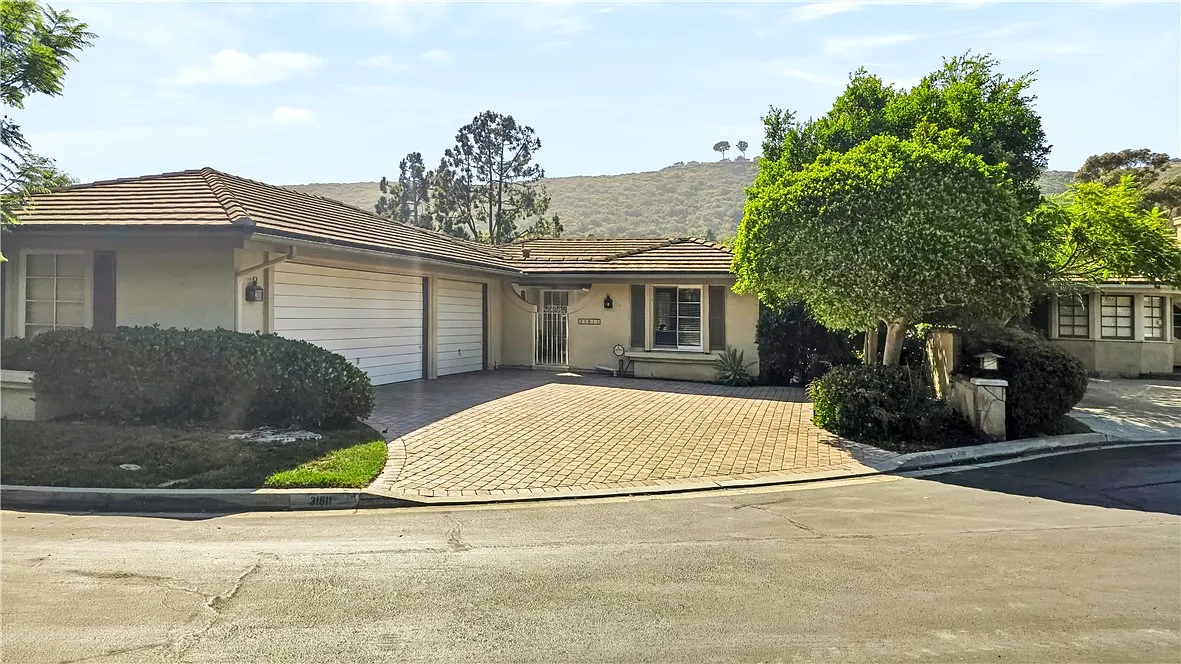 3 bed, 2.5 bath, 2536 sqft, $6,500 — Photo 1