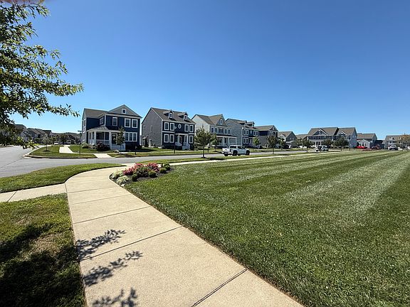 2nd image of 6 Russell Square Dr