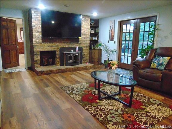 4th image of 309 Laurel Lane