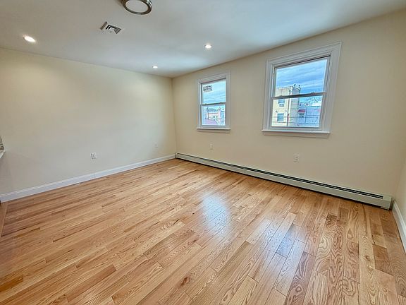 5th image of 2368 37th St #2
