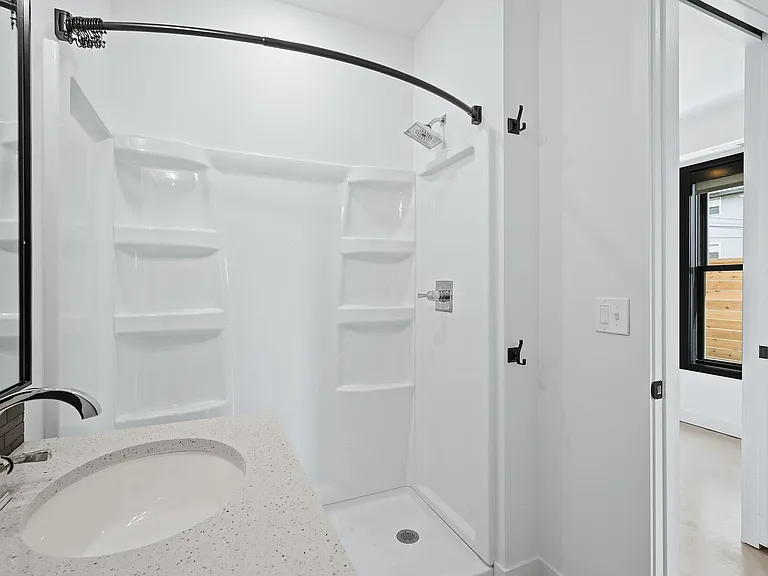 Laurel Apartments — Photo 21