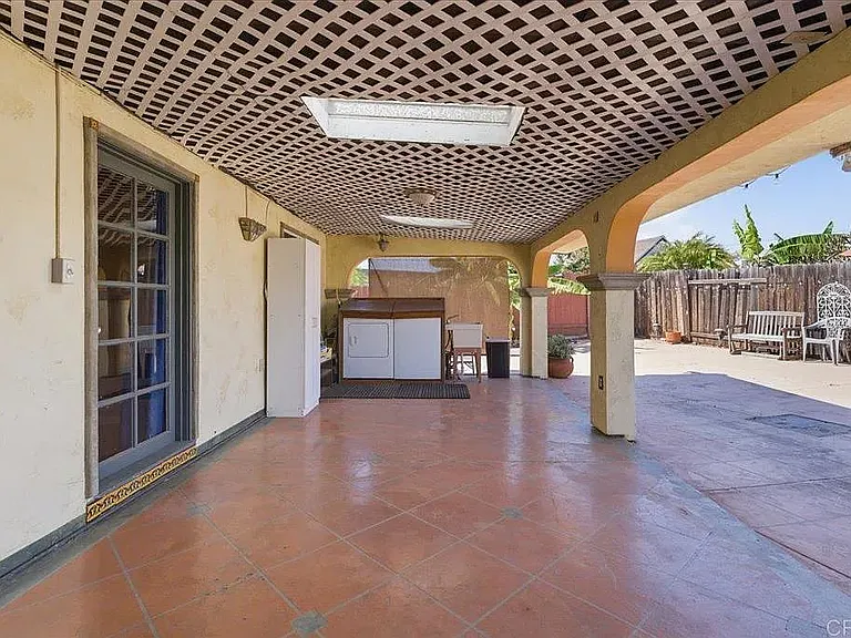 1032 Iris Ave — Photo 9