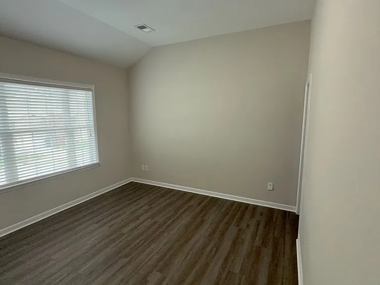 650 Pippin Dr — Photo 12