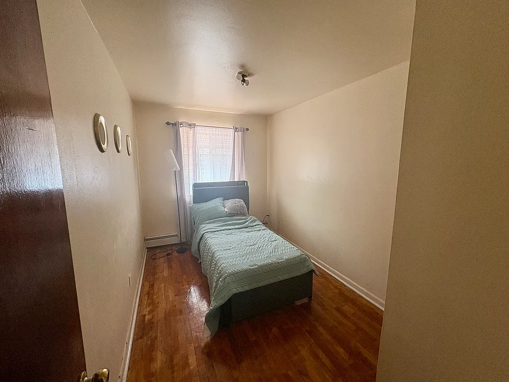 Building Photo - 1264 Metcalf Ave #3