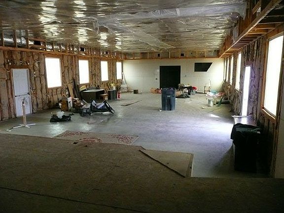 4th image of 654 E Avenue G