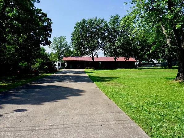 108 Hillcrest Dr, Heavener, OK 74937