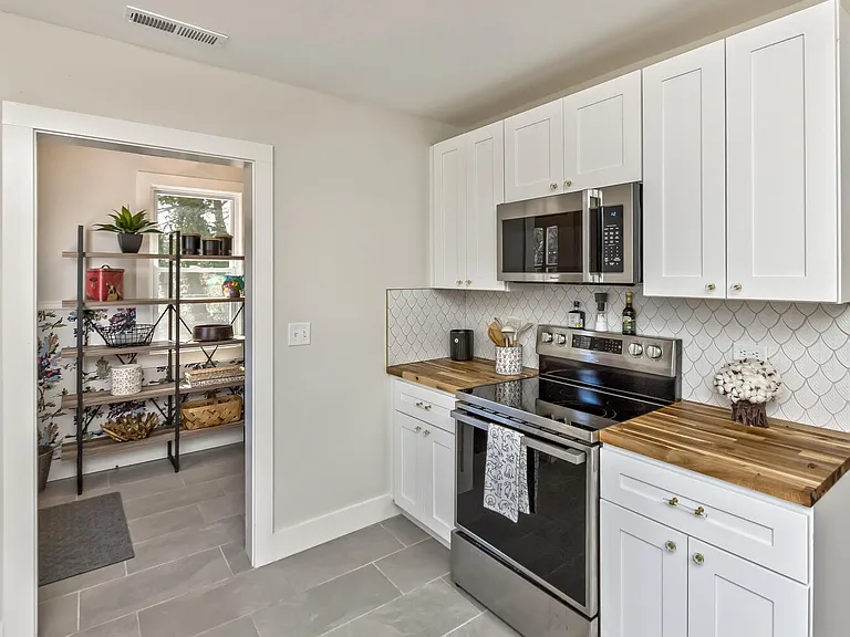 10 Laban Ln — Photo 8