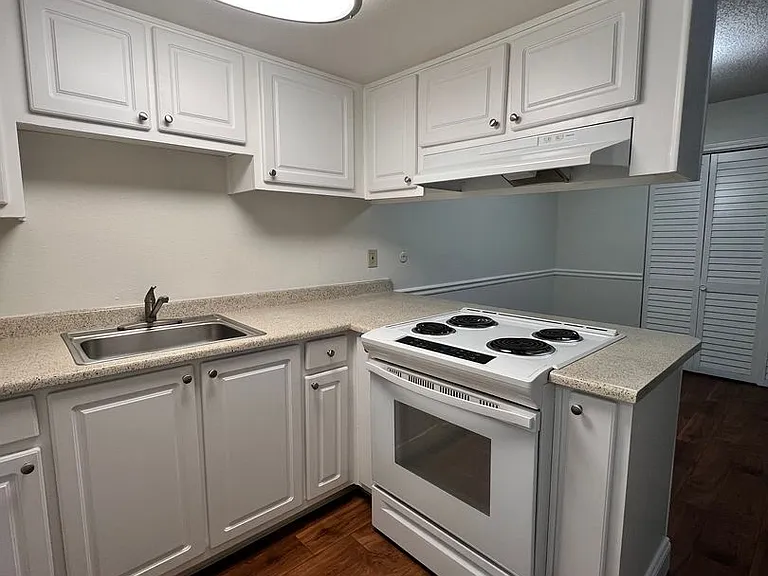 Northridge Terrace Apartments ~ A Hidden Gem! — Photo 6