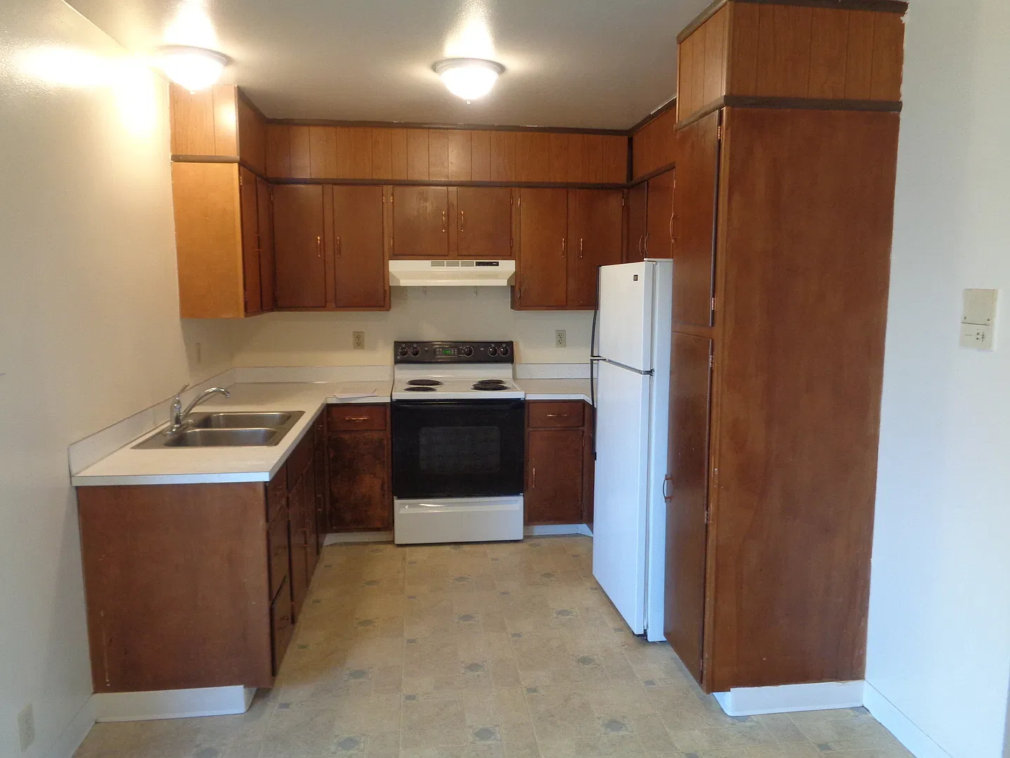 2215 Monad — Photo 2