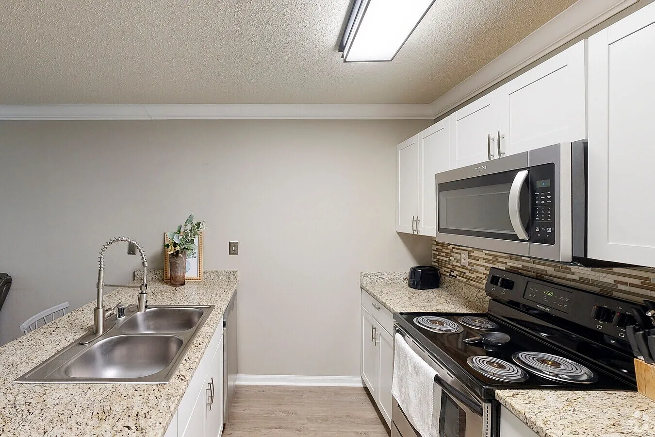 180 W Dublin Dr — Photo 3