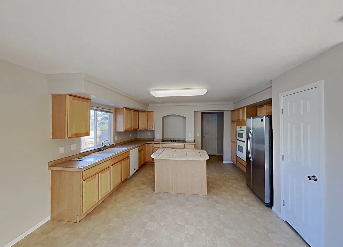 4 bed, 2.5 bath, 1858 sqft, $2,590 — Photo 3