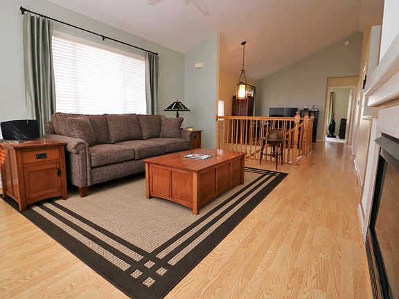 3rd image of 368 New Haven Dr