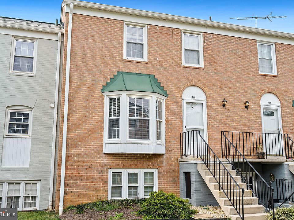 1st image of 90 Leeds Ct E