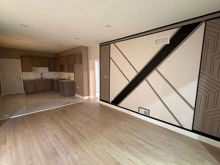 1343 Seward St — Photo 3