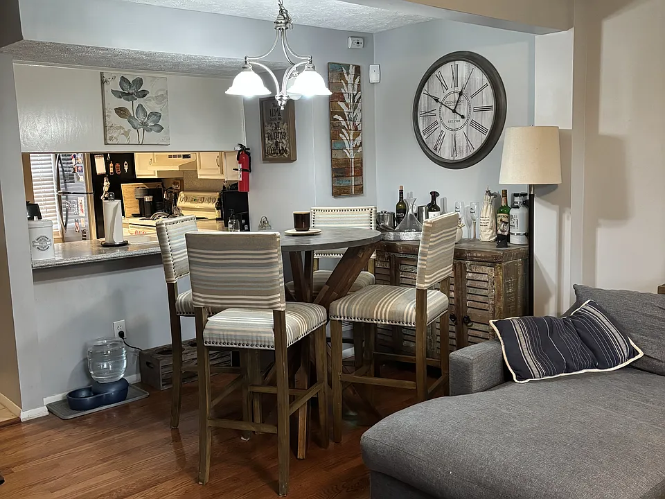 Dining area/living room