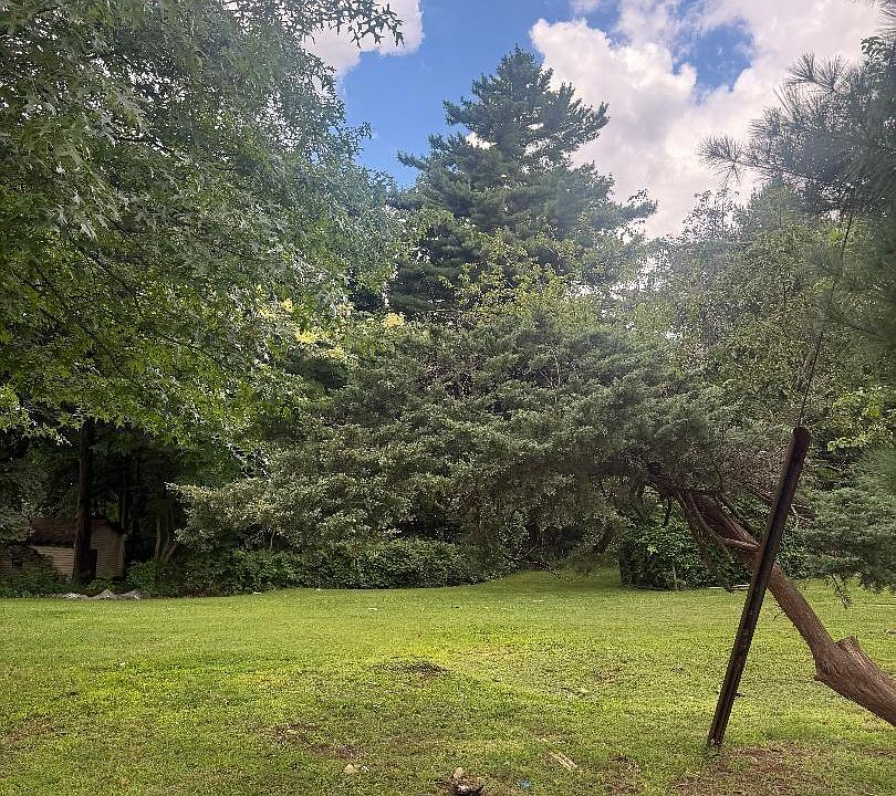 2nd image of 774 Todt Hill Rd