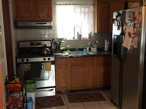 3rd image of 10905 167th St