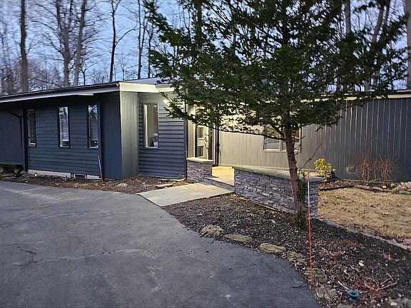2nd image of 395 Hopkins Rd