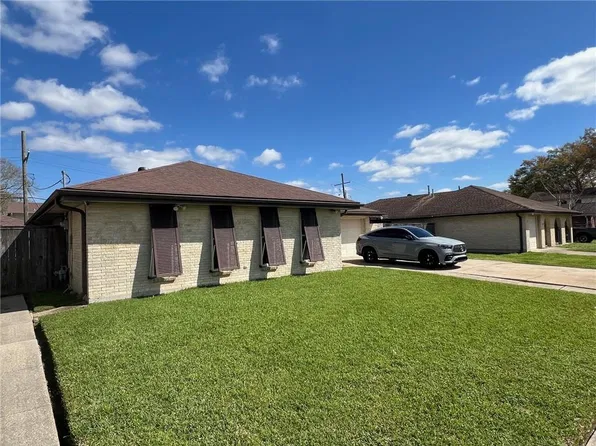 2161 Graham Dr, Gretna, LA 70056