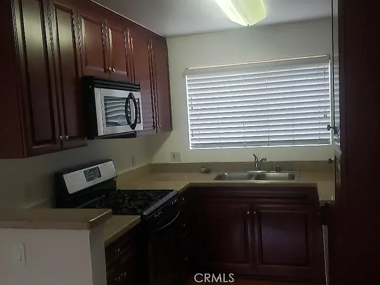 5540 Owensmouth Ave #216 — Photo 3