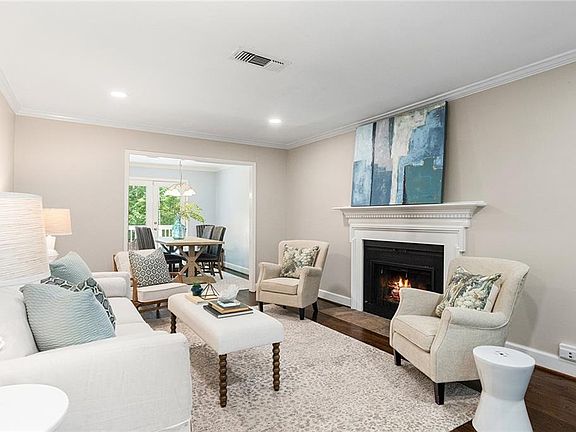 5th image of 1108 Morningside Pl NE