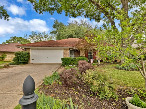 1823 Ridgebrook Dr, Arlington, TX 76015