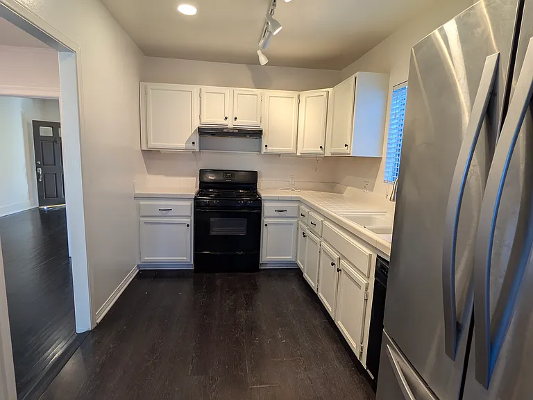 849 N West Knoll Dr — Photo 28