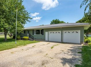 401 S 10th St, Altamont, IL 62411