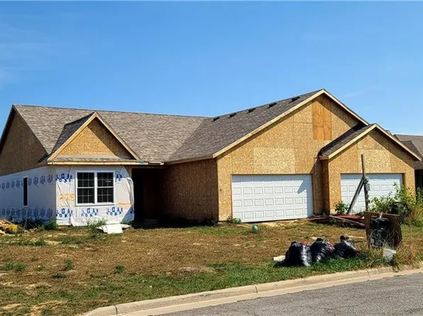 225 Kierra Ln, Swanton, OH 43558