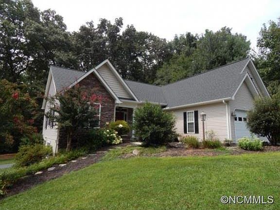 1st image of 200 Classic Oaks Cir